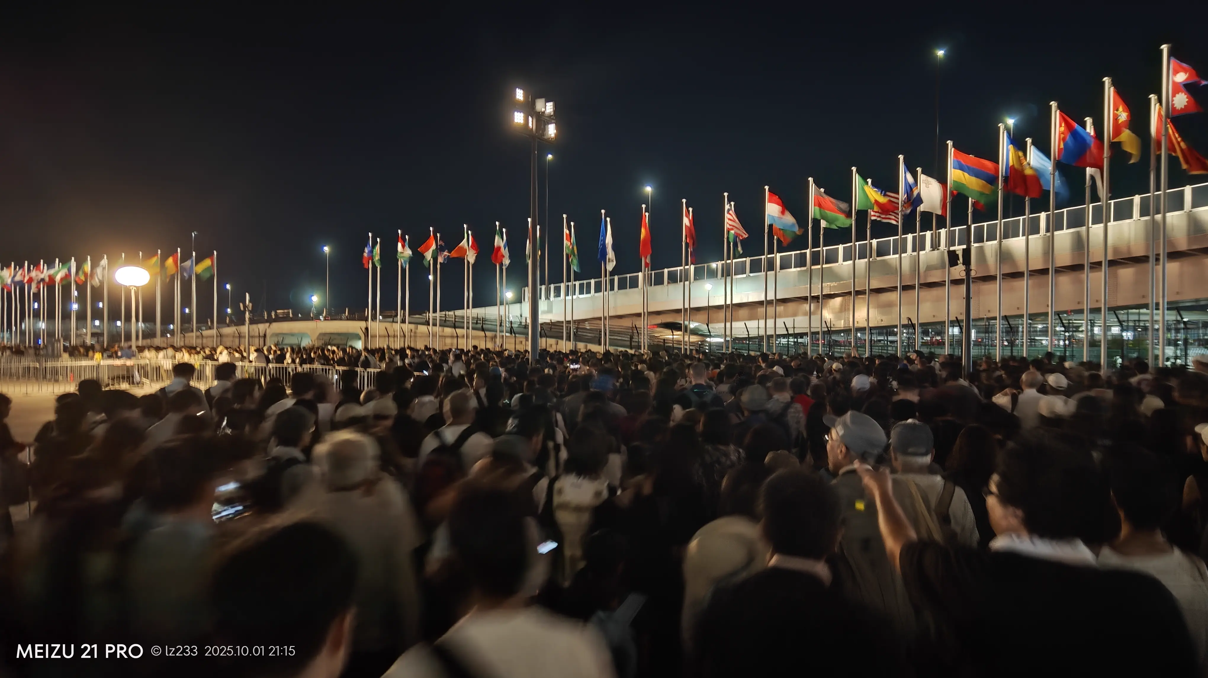 参加国旗帜&退场人潮